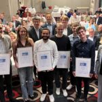 Verleihung des Heinz-Kappes-Preises 2025 an die diesjährigen Gewinner durch den Rotary Club Karlsruhe Fächerstadt (RC). Auf dem Bild Preisträger und Laudatoren v.l.n.r.: Thomas Offenloch (RC), Luca Wernert, Anna-Lena Zorn, Pirmin Schroff (RC), Ahmad Hawarnah, Ben Rudolph (RC), Mathis Alt, Daniel Wensauer-Sieber (RC), Felix Hörner (CycleSense), Michel Weber (CycleSense) , Yvette Melchien (Sozialbürgermeistern der Stadt Karlsruhe) und Dr. Gerade Frank (Präsidentin des RC) Foto: Christopher Weiler